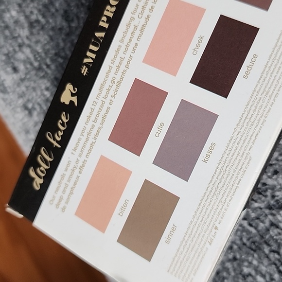 New Doll Face neutral Eye Shadow Palette - Picture 12 of 15